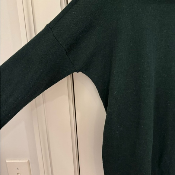 Tuckernuck Women's Green Collared Sweater - Picture 3 of 7